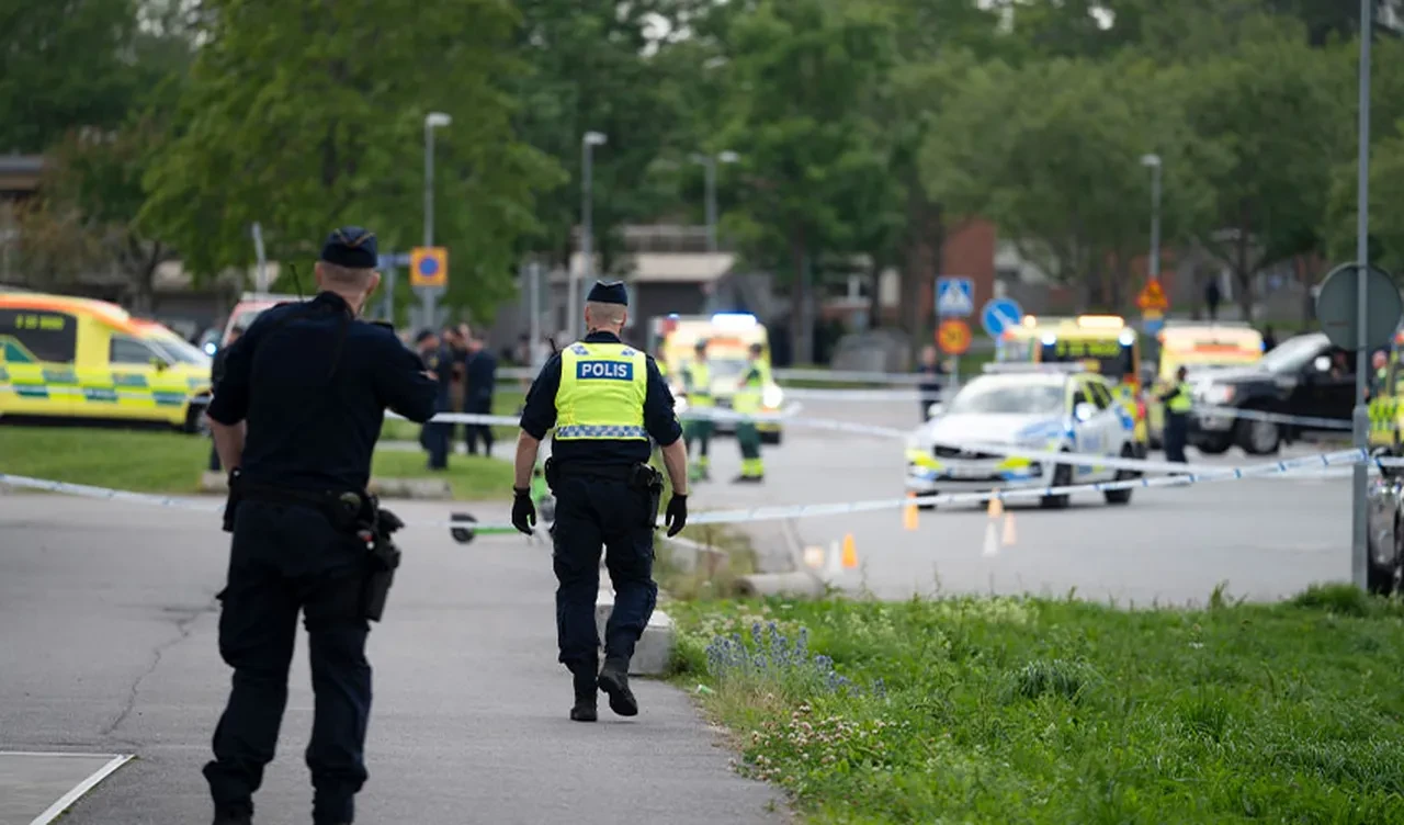 İsveç'te cami önünde silahlı saldırı! Yaralılar var