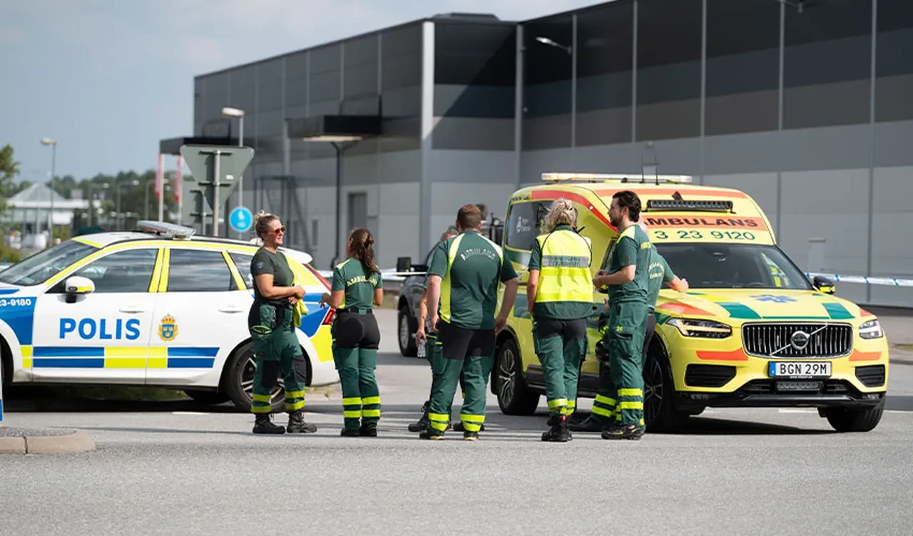 İsveç'te cami önünde silahlı saldırı! Yaralılar var