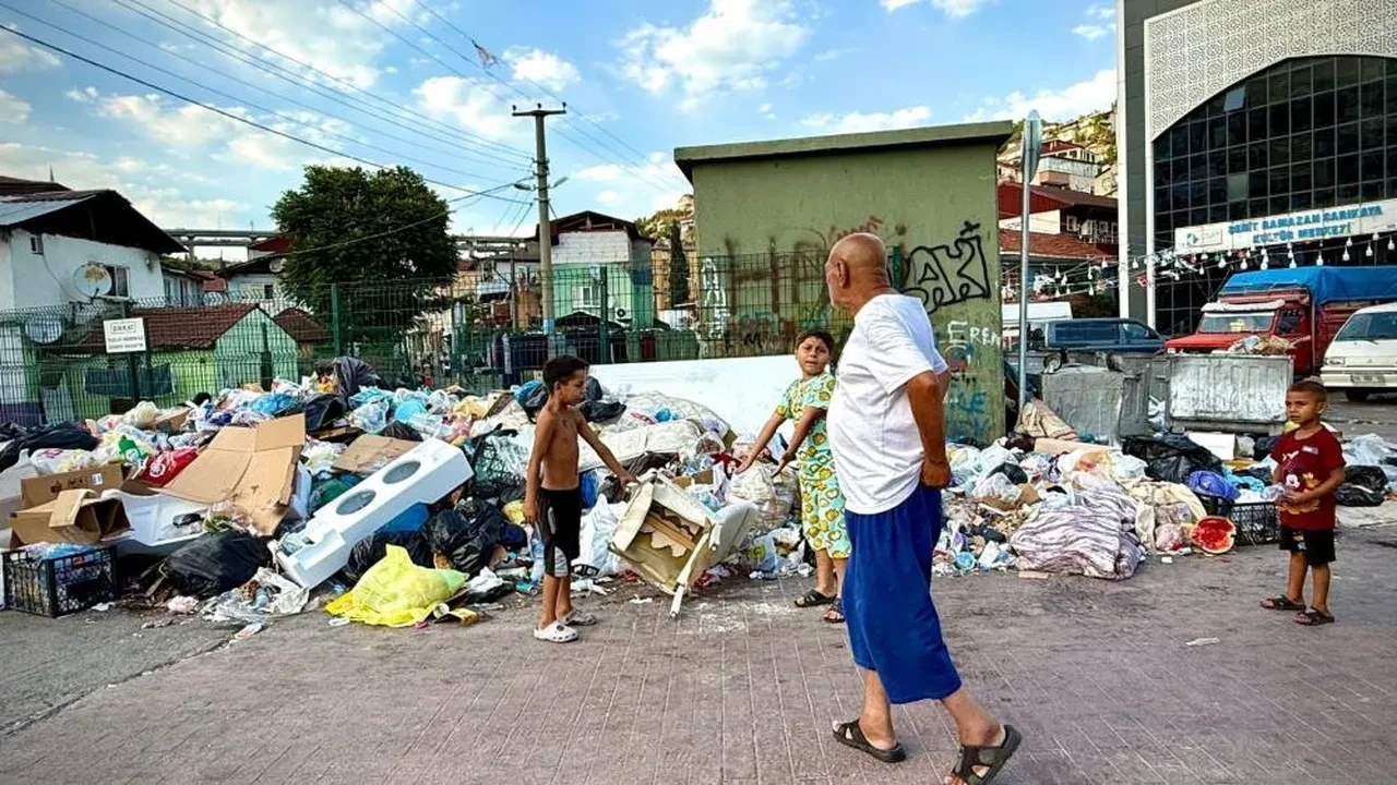 İzmit'te vatandaş burnunu kapamadan dışarı çıkamıyor: Çekilir mi böyle rezillik?