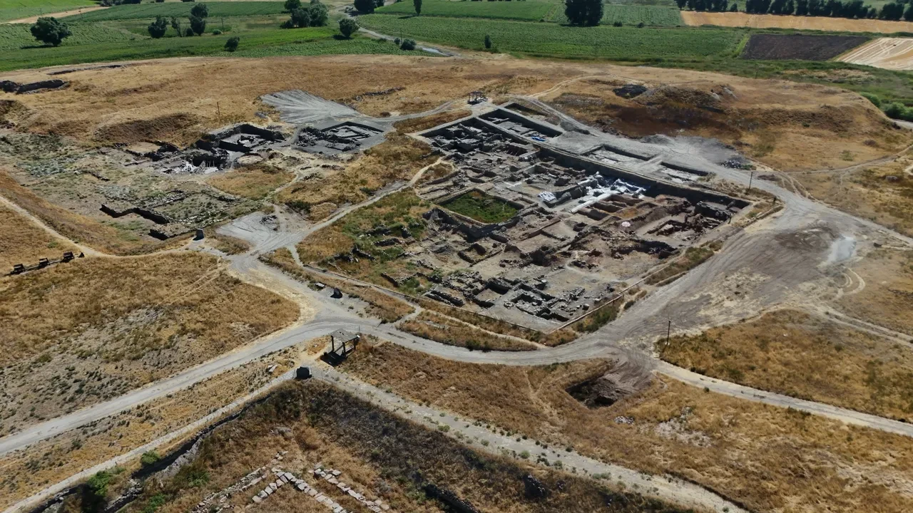 Kayseri'de heyecanlandıran keşif: 6 bin yıllık Kültepe'de bulundu! Kazdıkça daha büyükleri çıkıyor