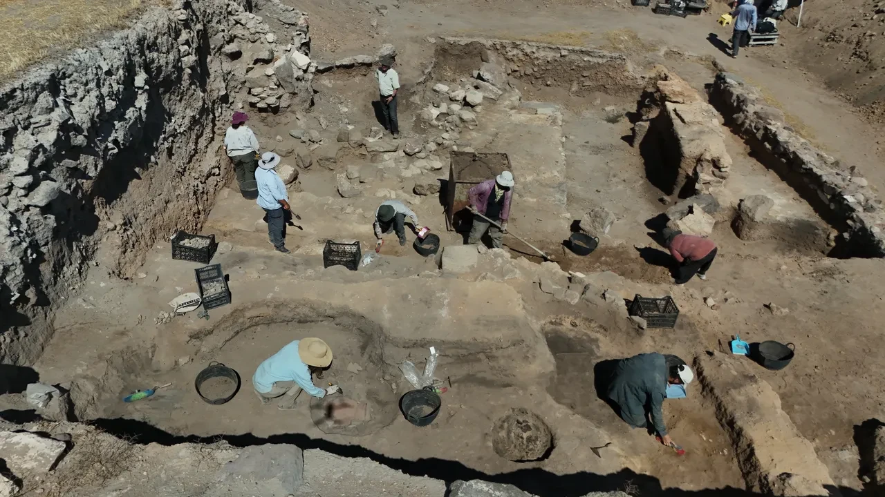 Kayseri'de heyecanlandıran keşif: 6 bin yıllık Kültepe'de bulundu! Kazdıkça daha büyükleri çıkıyor