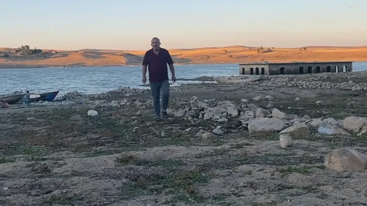 Kuraklıkla su çekildi, eski yerleşim yerleri ortaya çıktı! Bir köyün anıları geri döndü