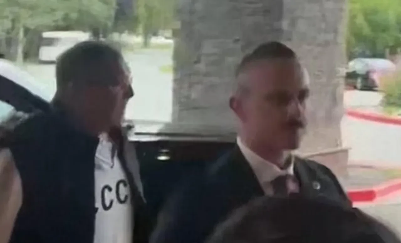 Lavrov Alaska'ya "SSCB" yazılı sweatshirt ile çıktı! Putin-Trump öncesi gündeme oturdu