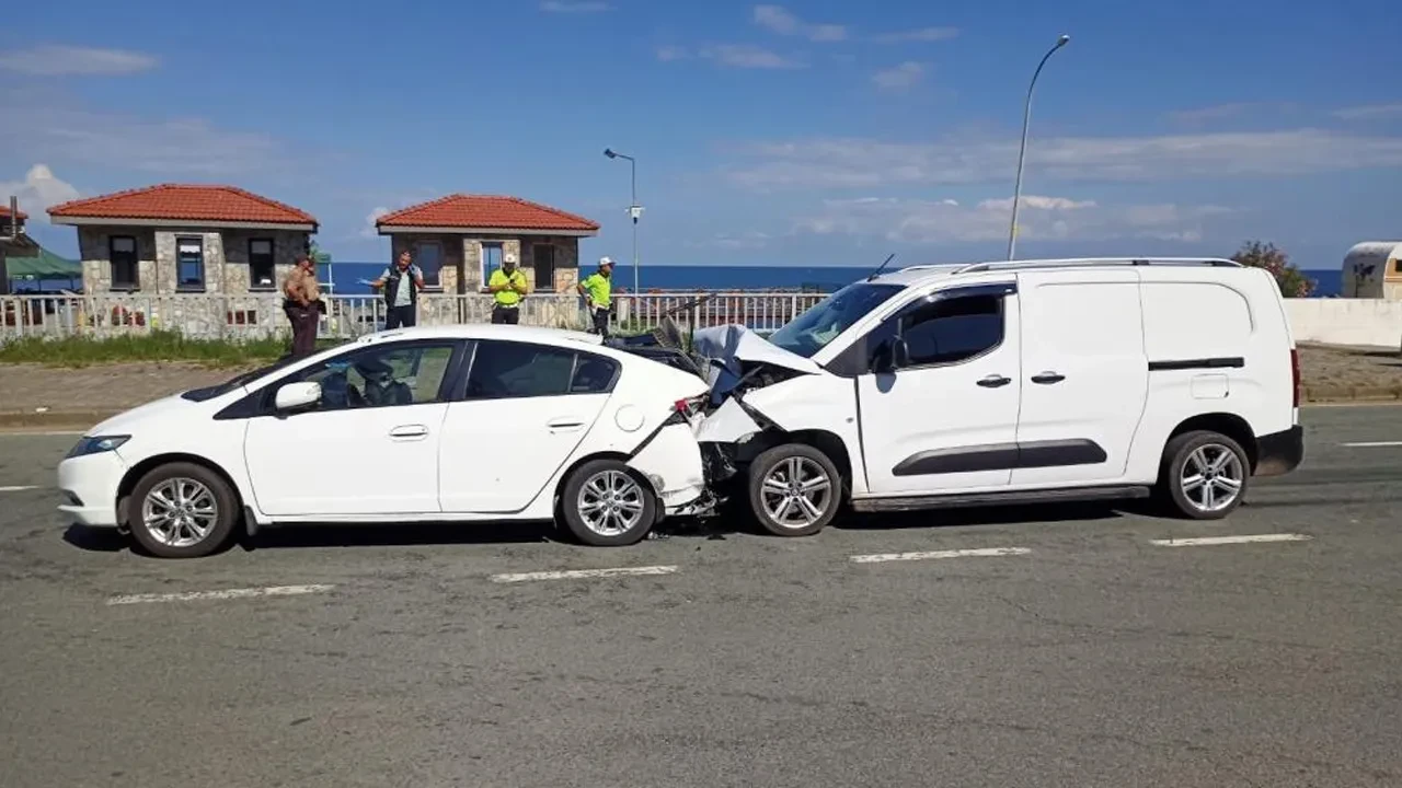 Rize'de yanan ışık kazayı önleyemedi: 1 ölü, 5 yaralı