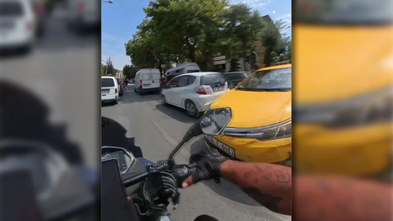 Taksici ve kurye arasında kavga kamerada