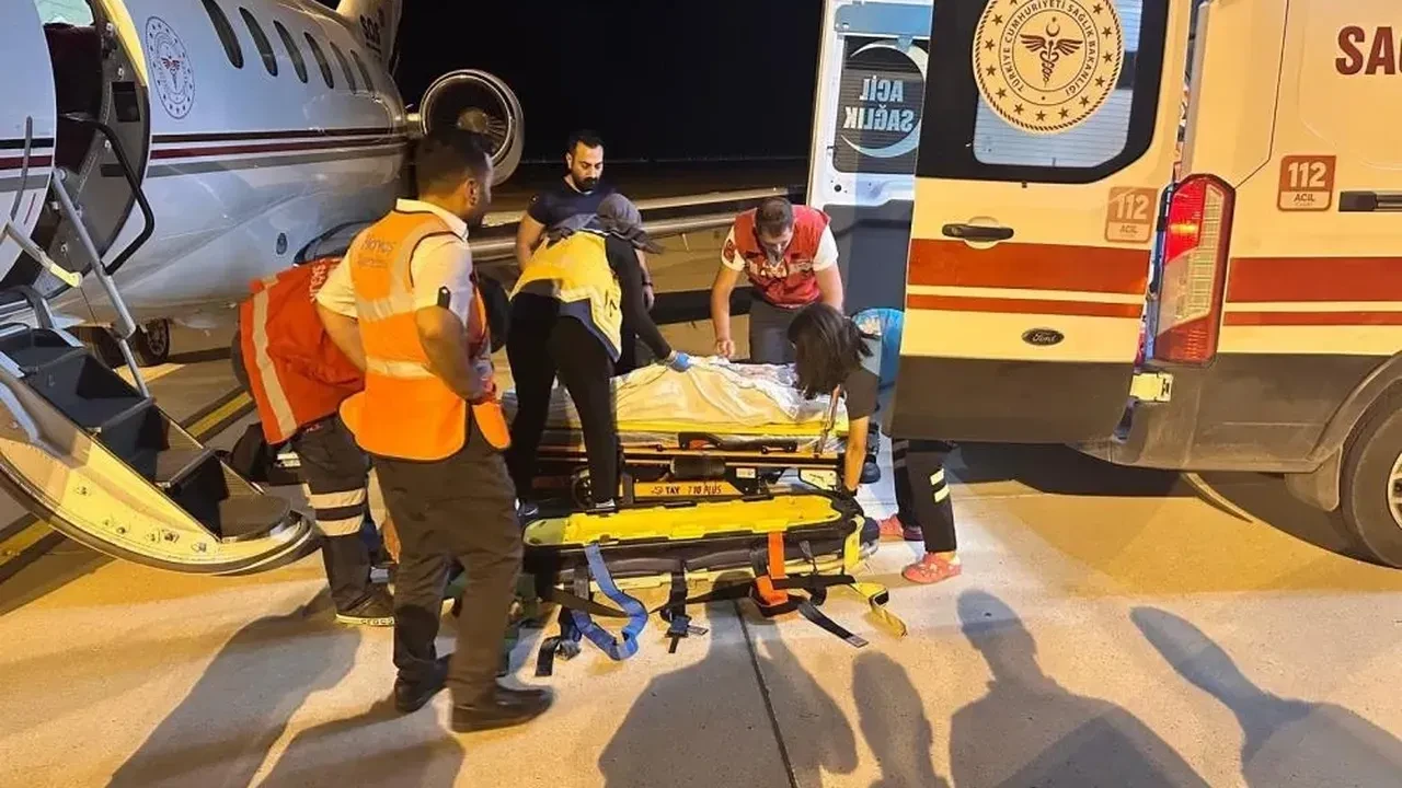 Ağrı’da trafik kazasında yaralanan çocuk ambulans uçakla Ankara’ya sevk edildi