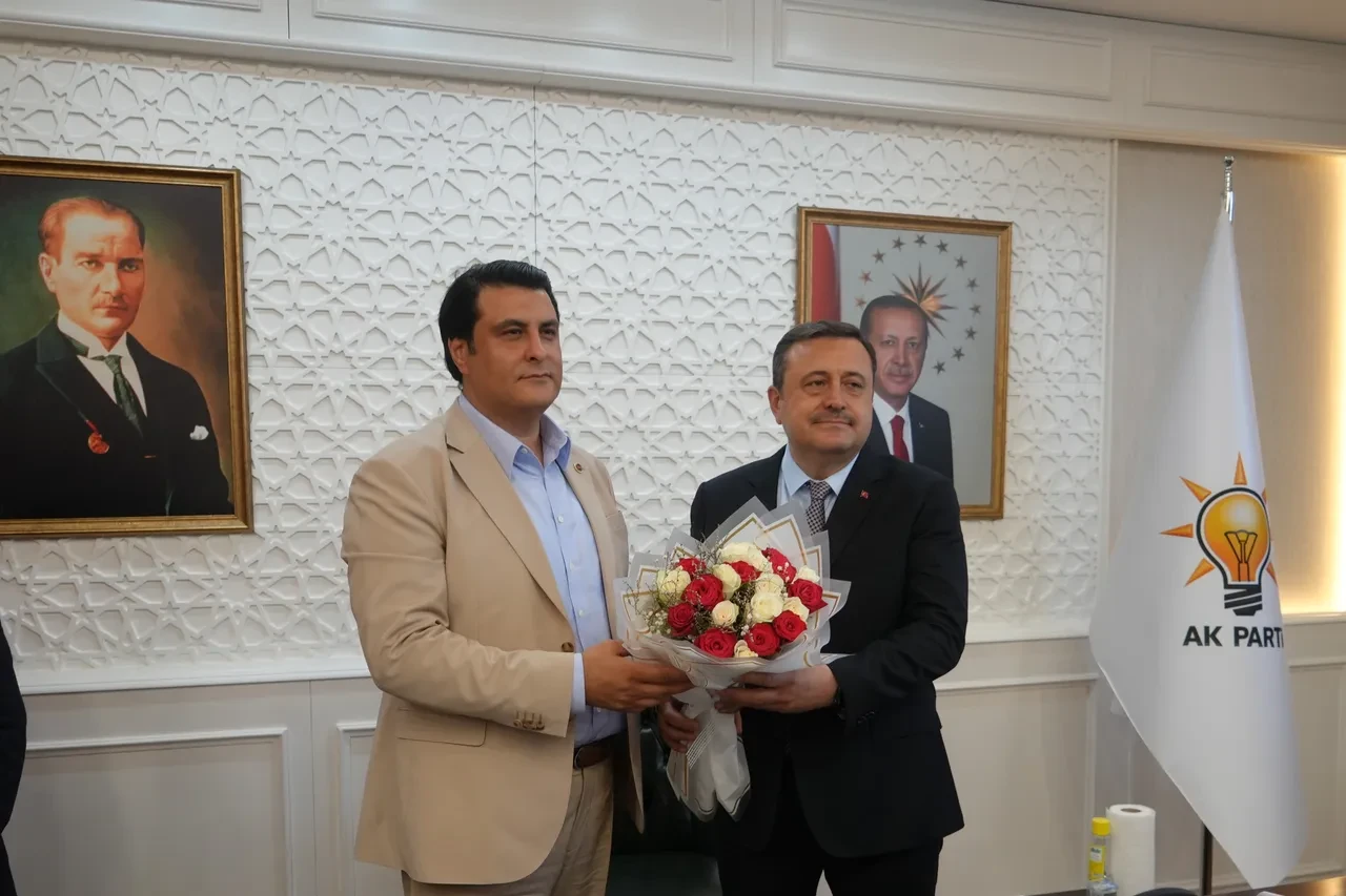 AK Parti'ye geçen başkan Umut Yılmaz'dan dikkat çeken sözler: 'Burası yuvam'