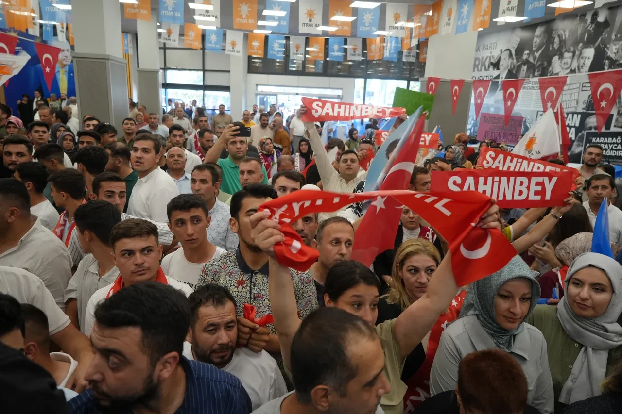 AK Parti'ye geçen başkan Umut Yılmaz'dan dikkat çeken sözler: 'Burası yuvam'