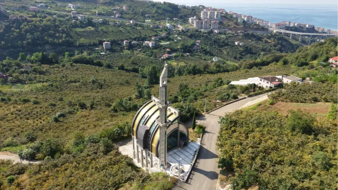 Bu caminin eşi benzeri yok! Gören hayran kalıyor