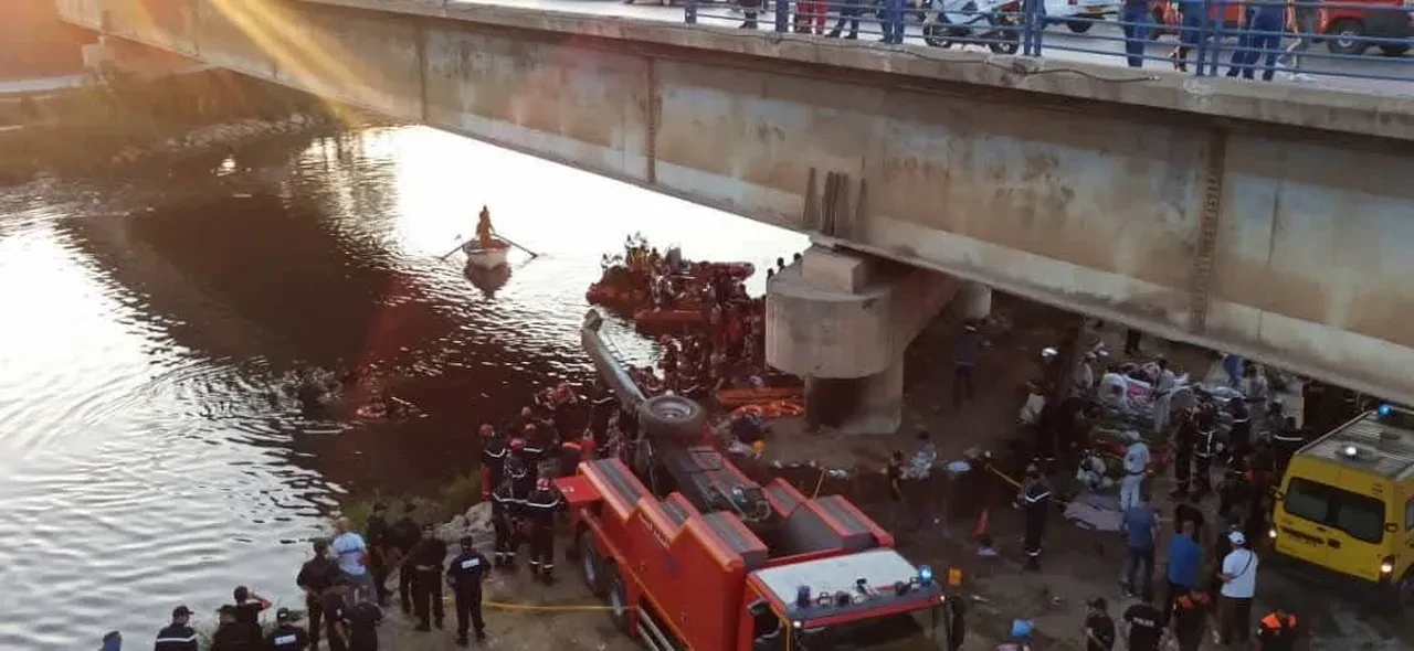 Cezayir'de katliam gibi kaza: Otobüs dereye uçtu, yolcular boğuldu! Bir günlük ulusal yas
