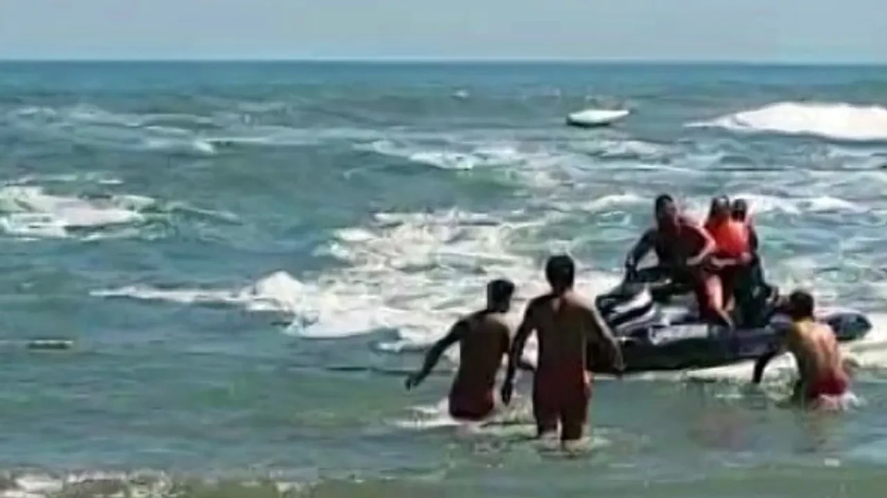 Fırtına işin ciddiyetini böyle hatırlattı: 3 kişi alabora oldular!