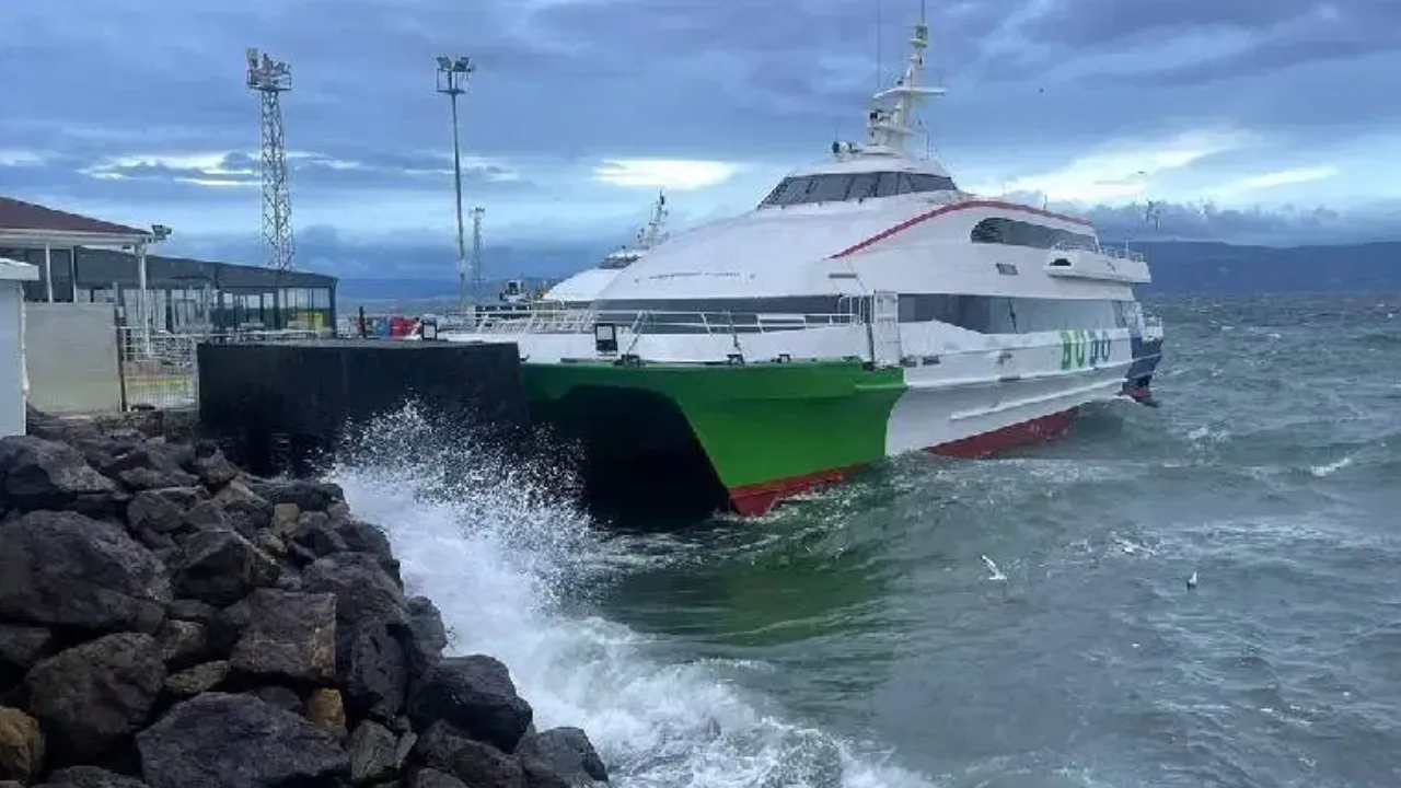 Fırtına Marmara'yı esir aldı! BUDO'dan sefer iptalleri