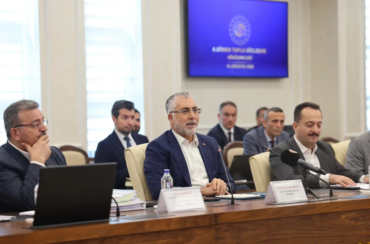 Memur ve memur emeklisinin zam pazarlığı sürüyor: Bakan Işıkhan'dan açıklama