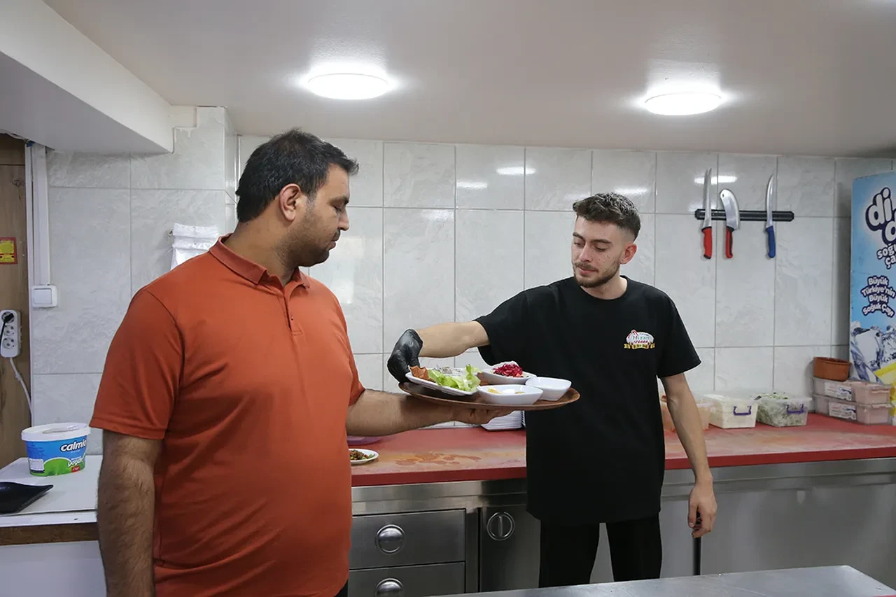 Orman yangınlarına karşı Niğde’den alkışlanacak hareket: Her 50 porsiyona bir fidan