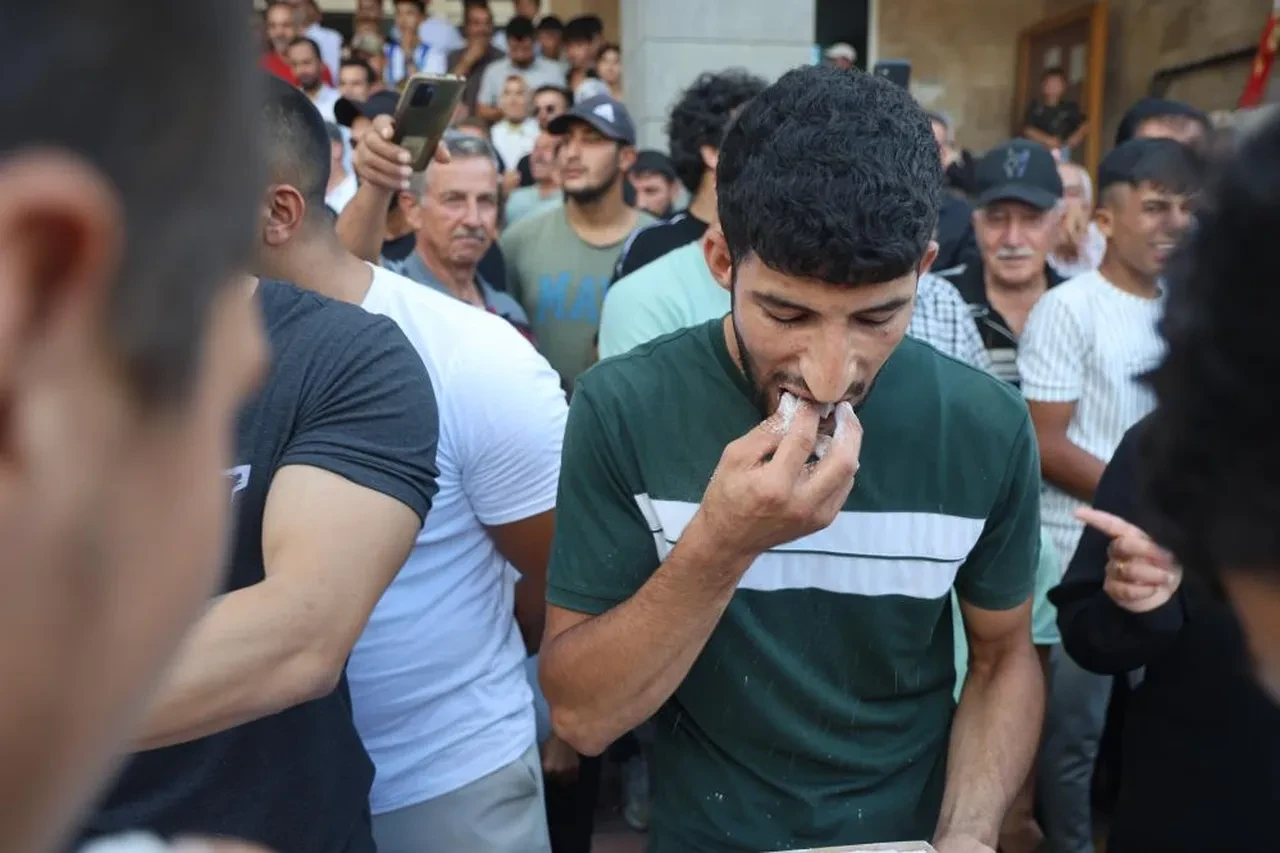 Altın için 3 dakikada 1 kilodan fazla lokum yedi! "Kazanacağımdan emindim"