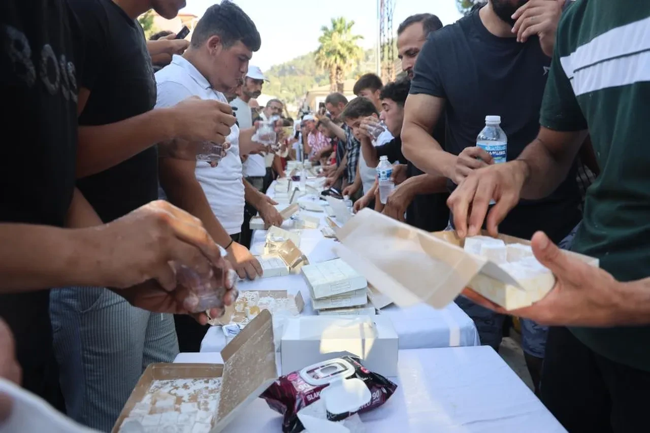 Altın için 3 dakikada 1 kilodan fazla lokum yedi! "Kazanacağımdan emindim"