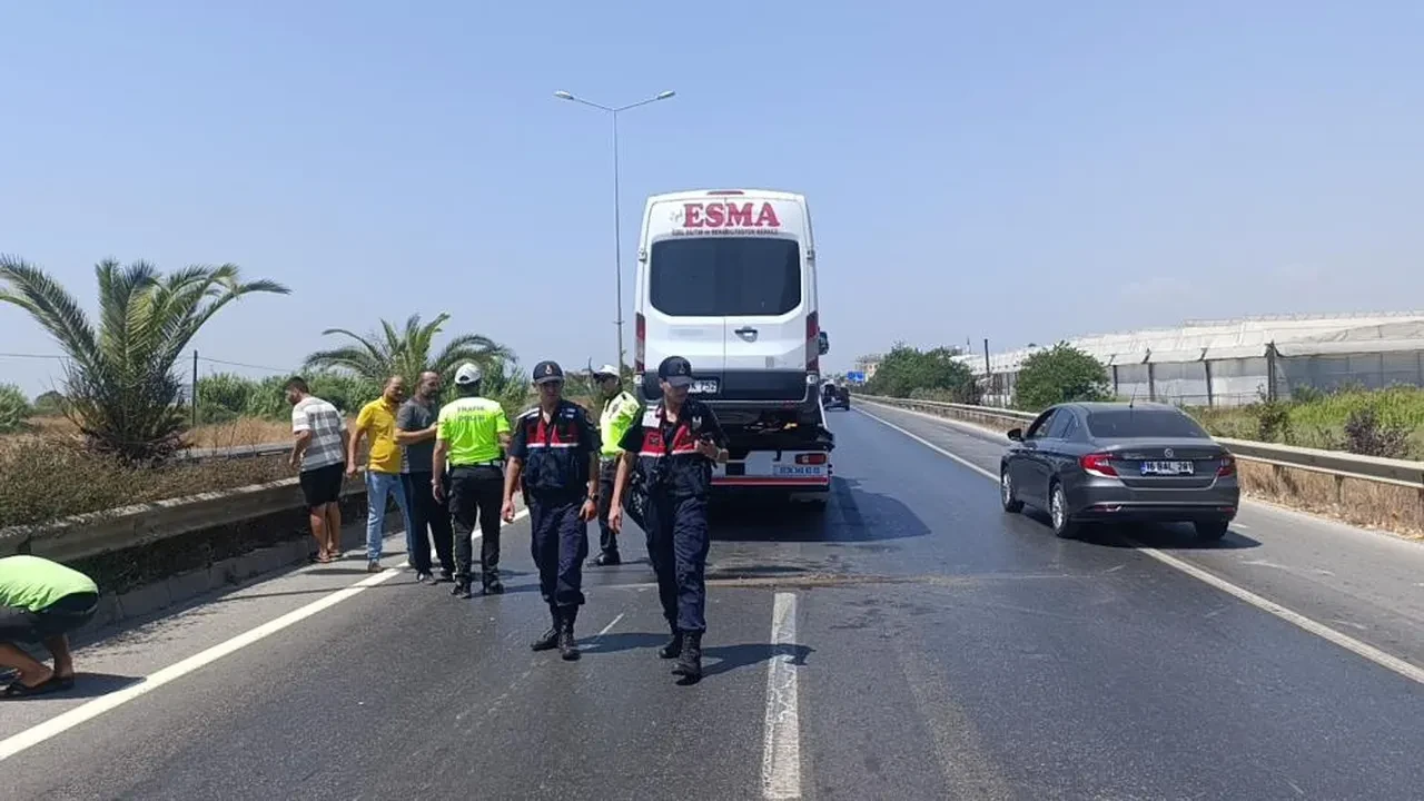 Antalya'da servis minibüsleri çarpıştı! Çok sayıda yaralı var