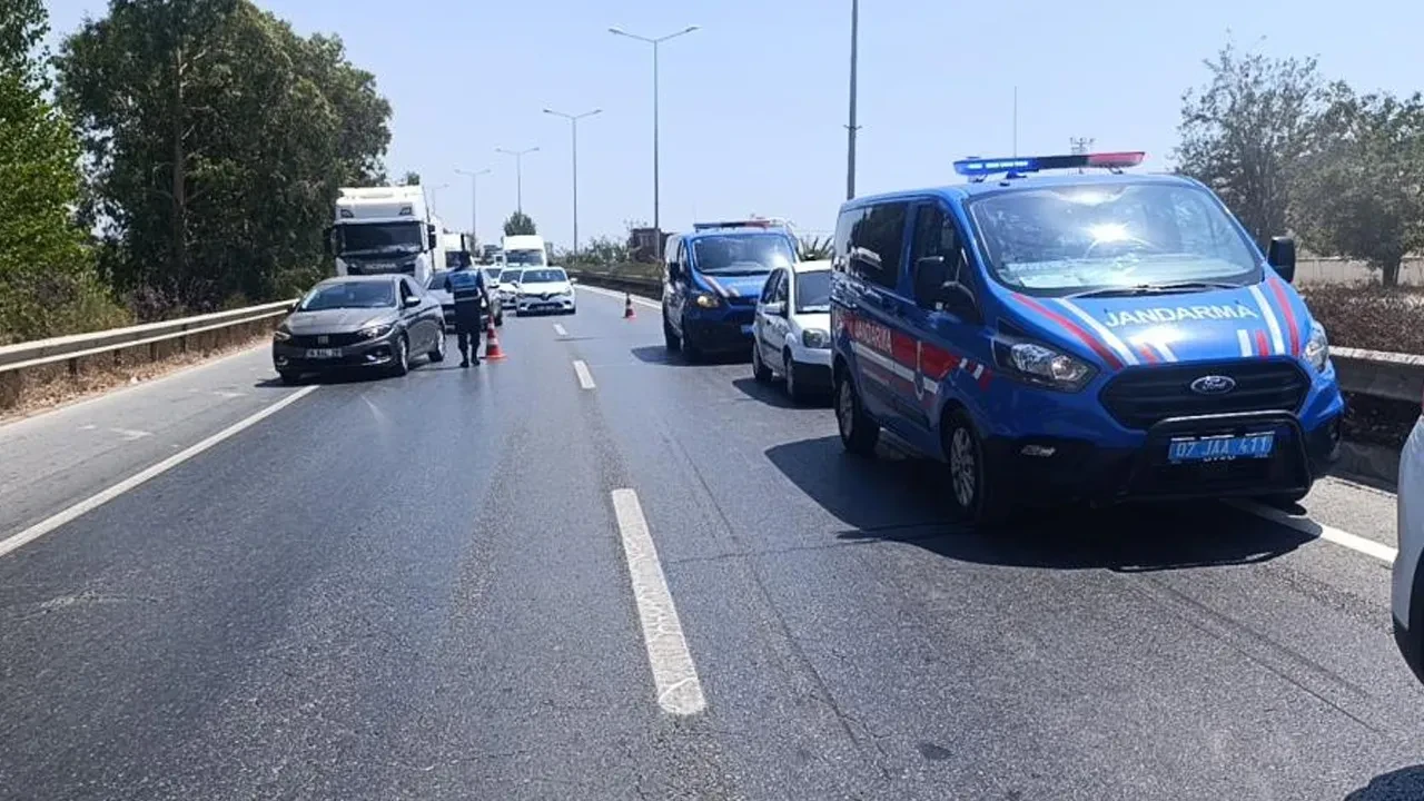 Antalya'da servis minibüsleri çarpıştı! Çok sayıda yaralı var