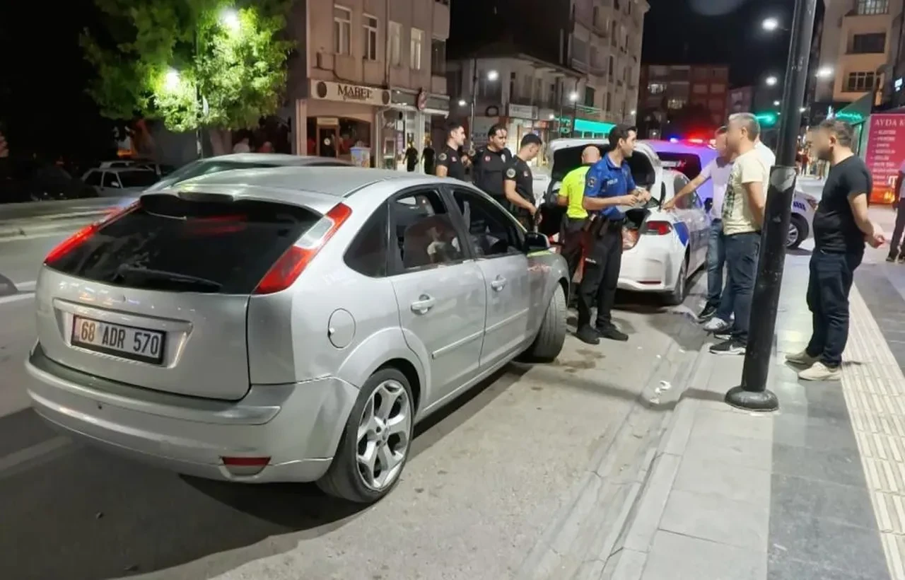 Araçta muayene, sürücüde ehliyet çıkmadı! Alkollü şoför özür diledi: Kafamız kıyak, kusura bakmayın