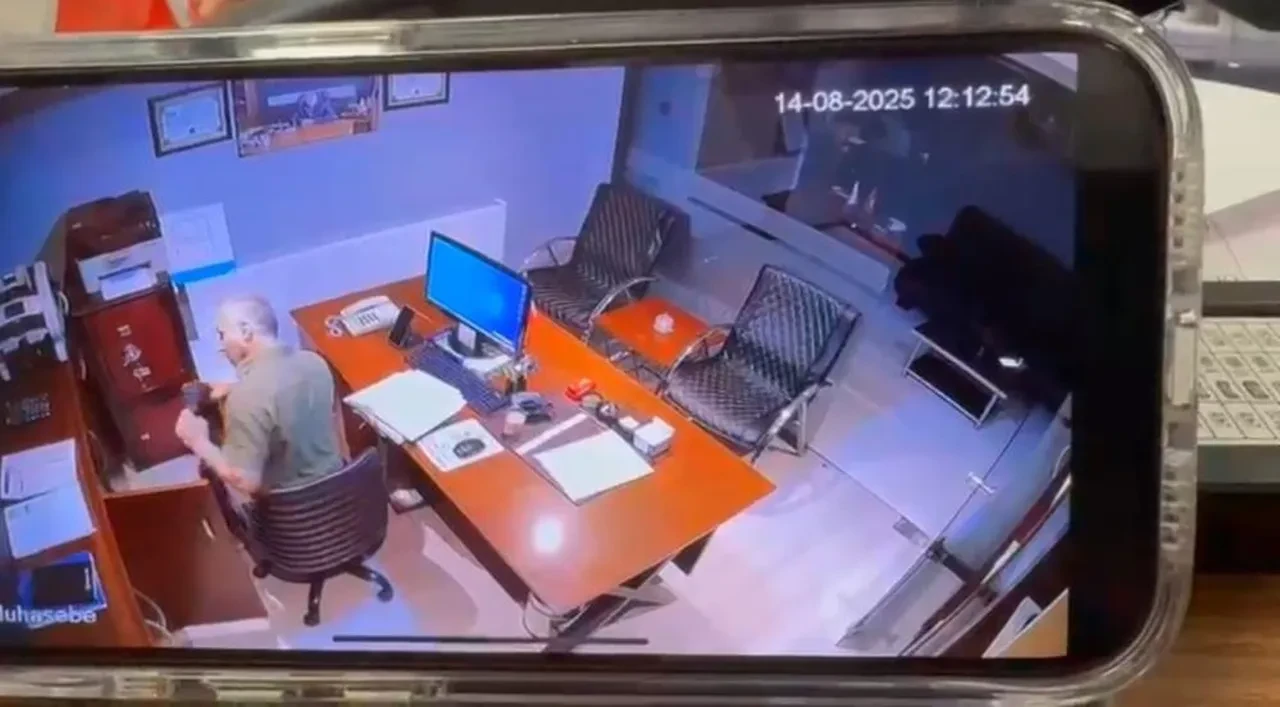 Çalıştığı oto galericiyi soydu! 70 bin dolarla kayıplara karıştı