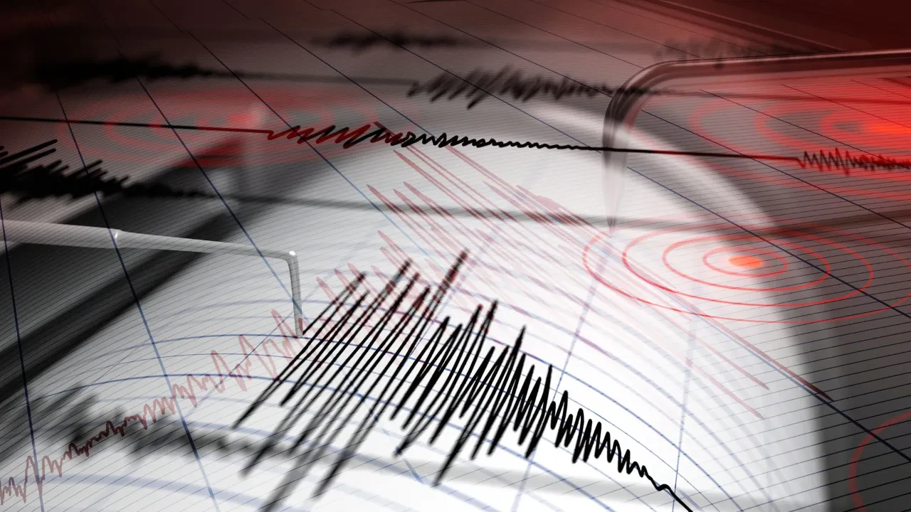 Endonezya'da 5,8 büyüklüğünde deprem! Çok sayıda yaralı var