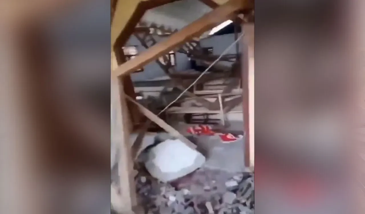 Endonezya'da 5,8 büyüklüğünde deprem! Çok sayıda yaralı var