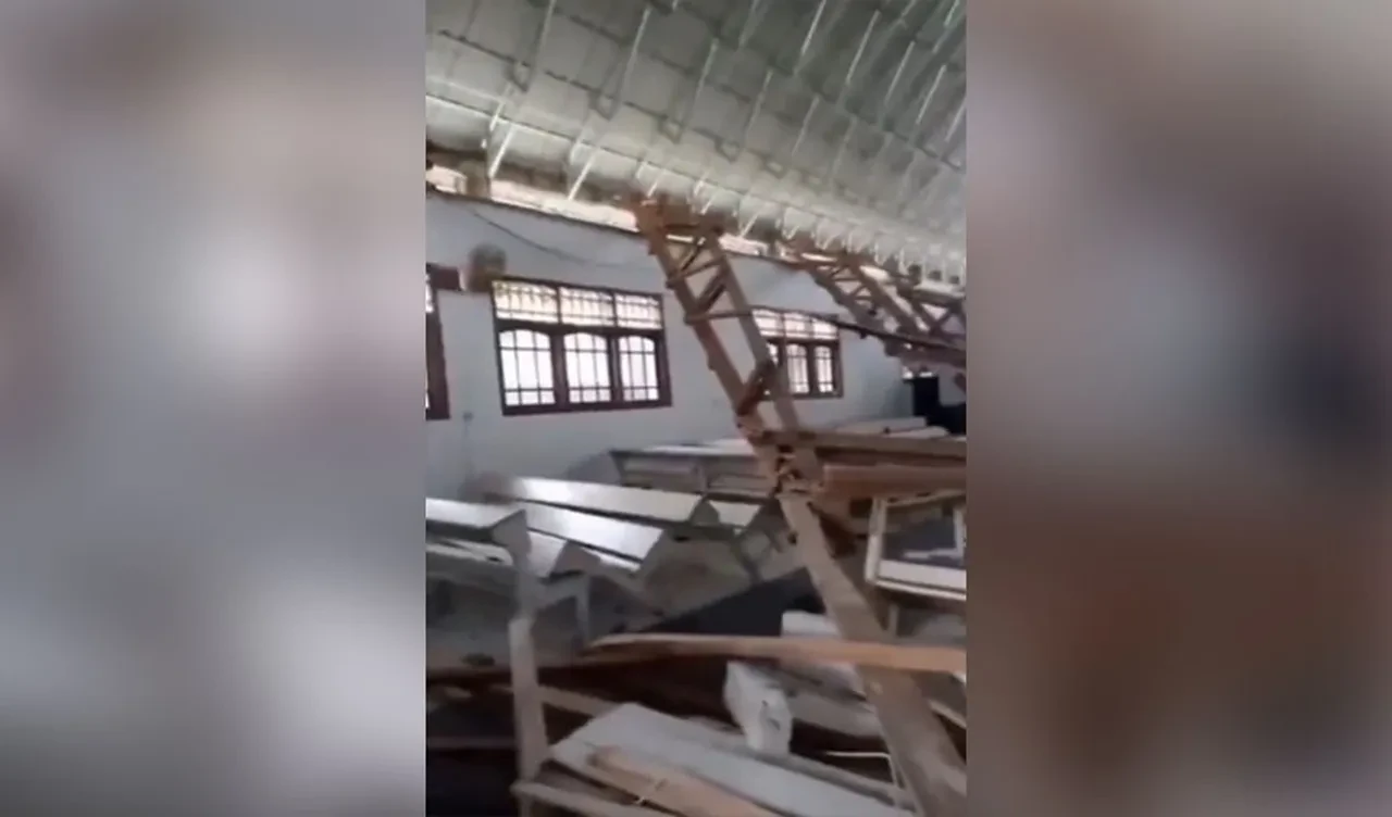 Endonezya'da 5,8 büyüklüğünde deprem! Çok sayıda yaralı var