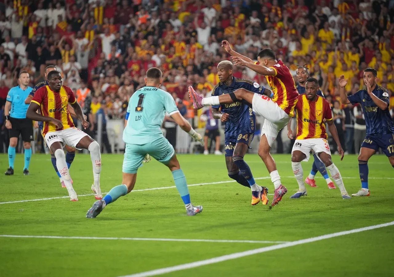 Fenerbahçe'nin teklifine ateş püskürdü! Kanat transferi iyice bilmeceye döndü