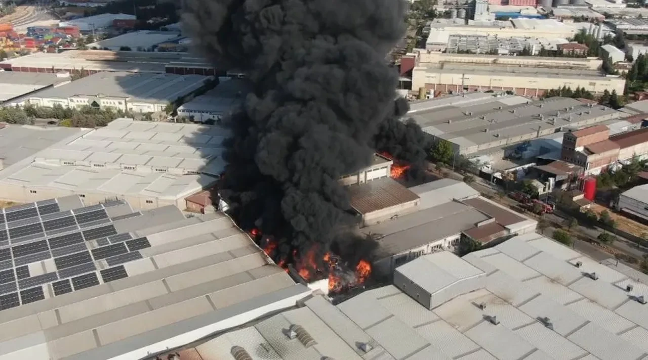 Gaziantep’te geri dönüşüm tesisinde büyük yangın