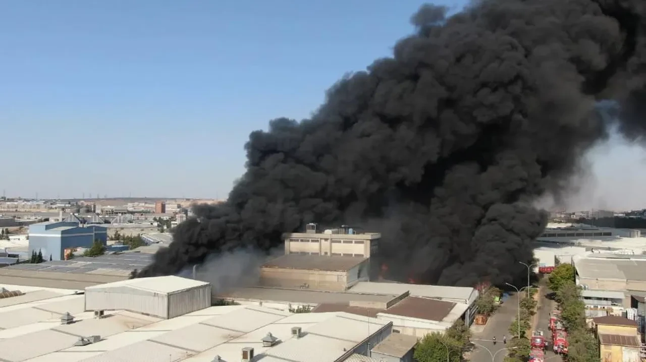 Gaziantep’te geri dönüşüm tesisinde büyük yangın