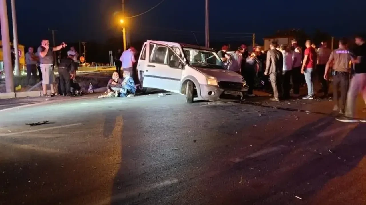 Isparta’nın Şarkikaraağaç ilçesinde meydana gelen kazada 5 kişi yaralandı