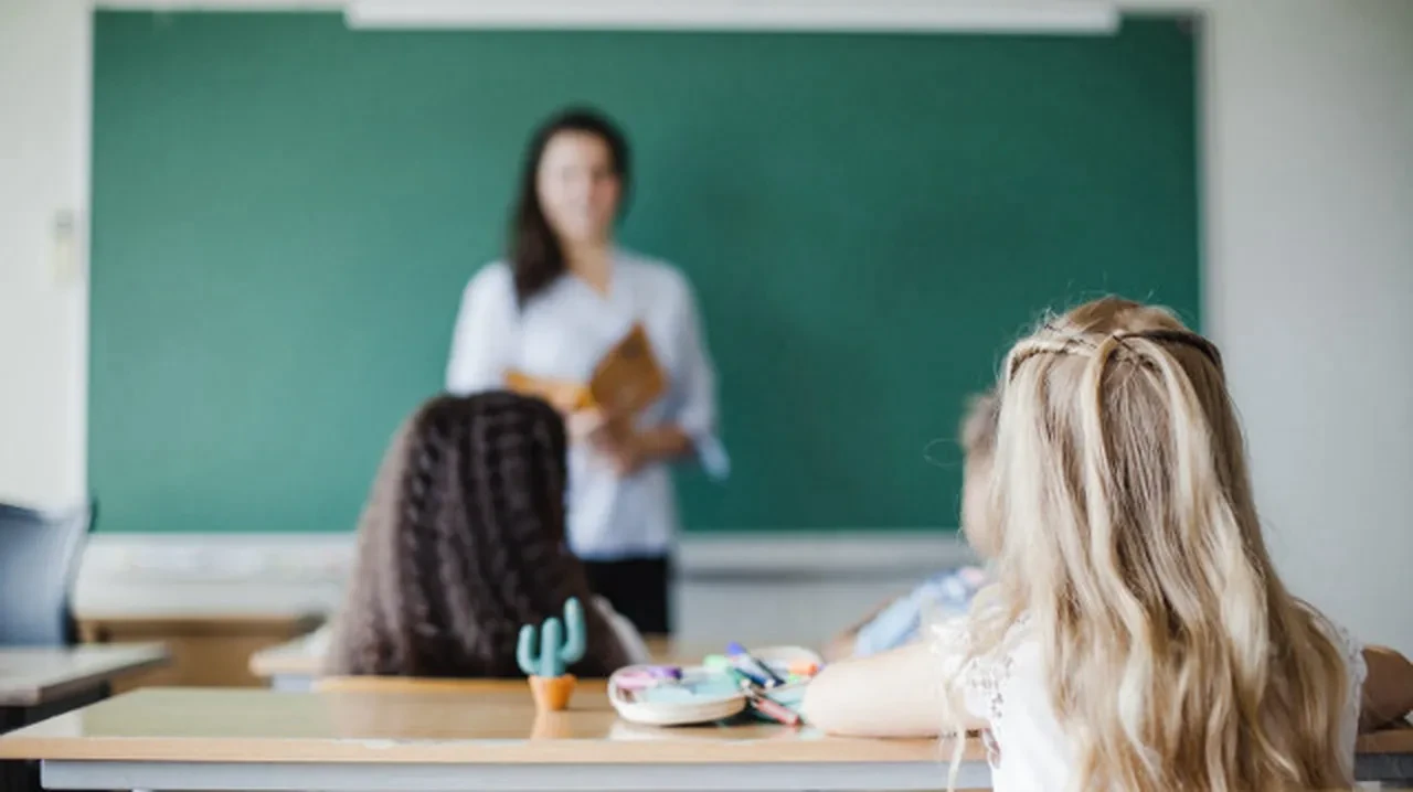 Öğretmenlere kıyafet kuralı var mı? Öğretmenler okullarda nasıl giyinecek?