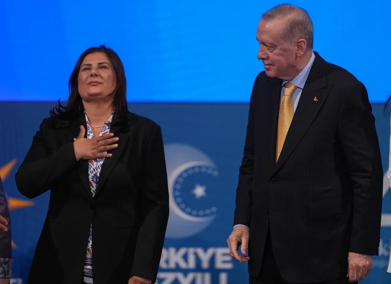 Özlem Çerçioğlu sessizliğini bozdu! CHP'ye ateş püskürdü! "Mafya ve rant..."