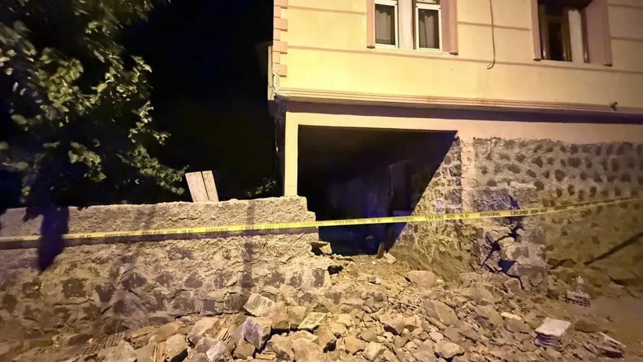 Sadece serinlemek için çıkmışlardı! 2'si çocuk 5 kişi yaralandı: Olayı komşular aydınlattı