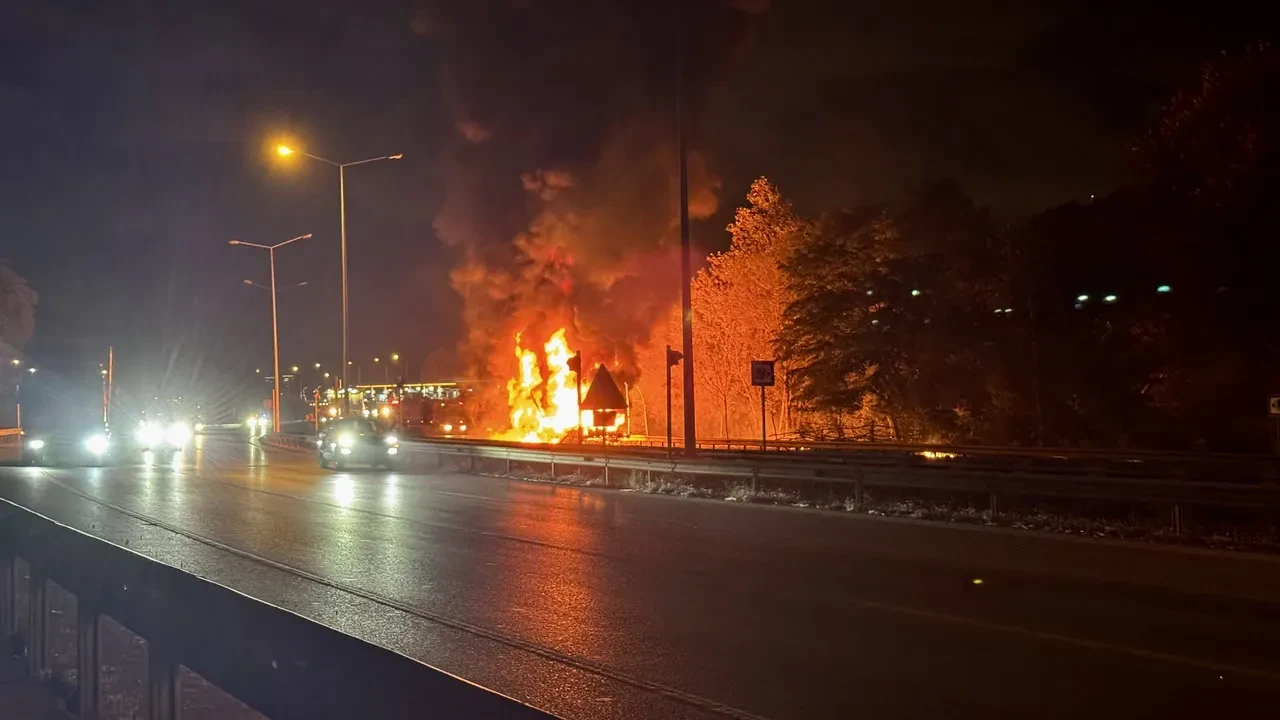 Samsun'da korku dolu anlar! Yanan tırı 8 kilometre sürdü