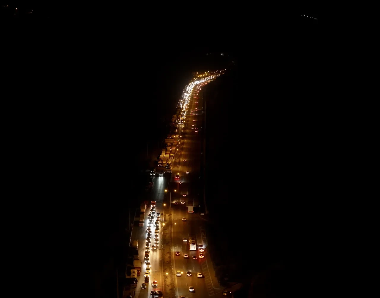 Samsun'da korku dolu anlar! Yanan tırı 8 kilometre sürdü