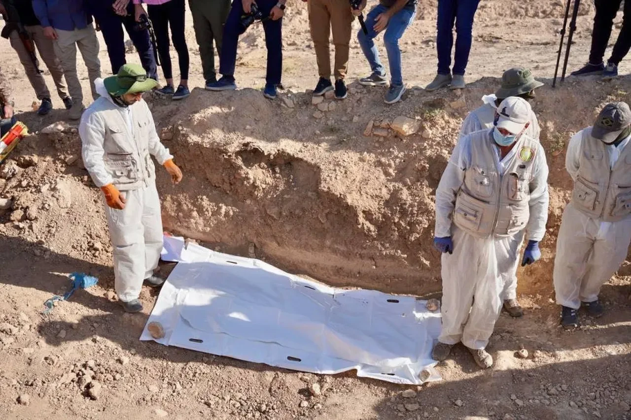 Terör örgütü DEAŞ'ın 'ölüm çukuru' açıldı, ceset çıkarma çalışmaları başladı