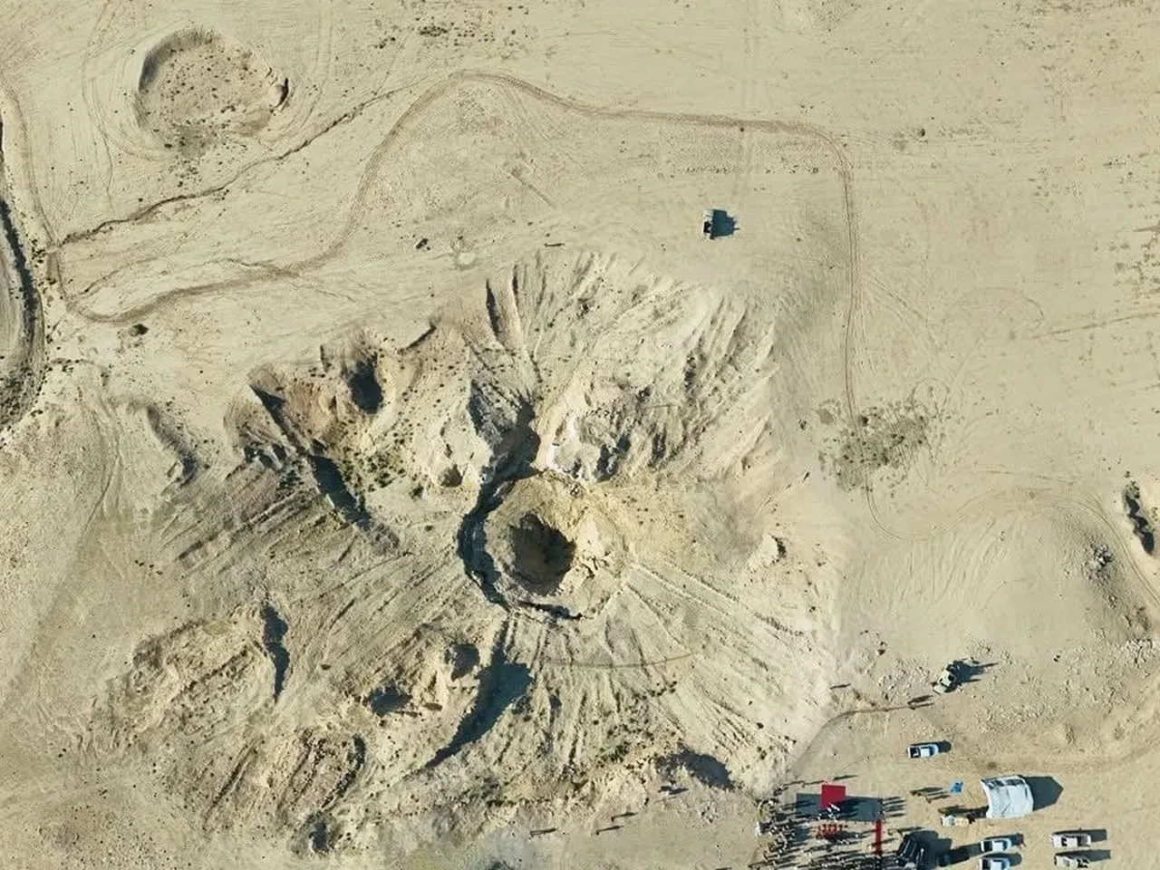 Terör örgütü DEAŞ'ın 'ölüm çukuru' açıldı, ceset çıkarma çalışmaları başladı