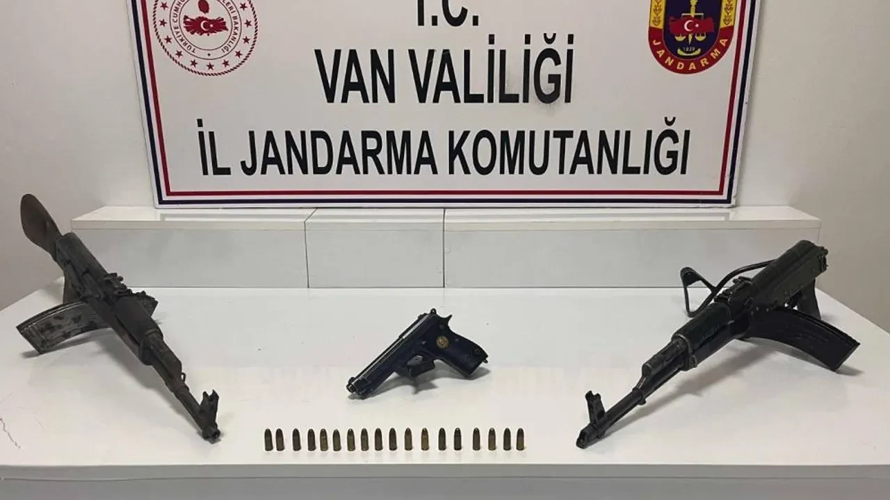 Van'da çok sayıda silah kaçak ele geçirildi
