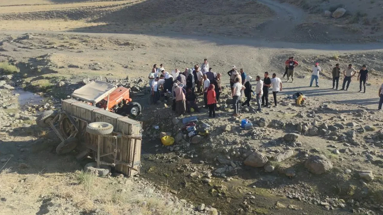 Van'da traktör devrildi: Çok sayıda yaralı