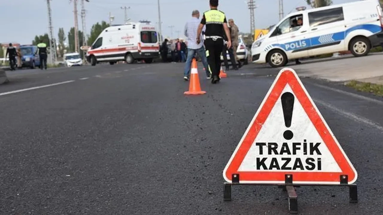 Afyonkarahisar'da feci kaza! Kamyonet, yolcu otobüsüne çarptı: 7 yaralı
