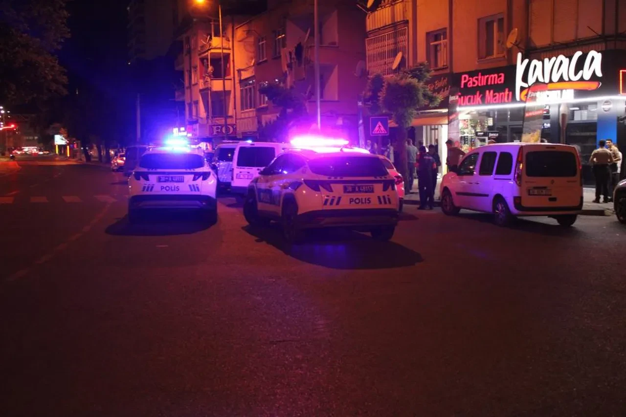 Çiçekçiyi dükkanında vurdular! Polis saldırganların peşinde