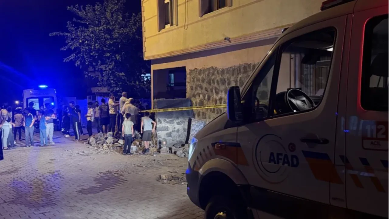 Diyarbakır'da balkon faciası: 2'si çocuk 5 yaralı