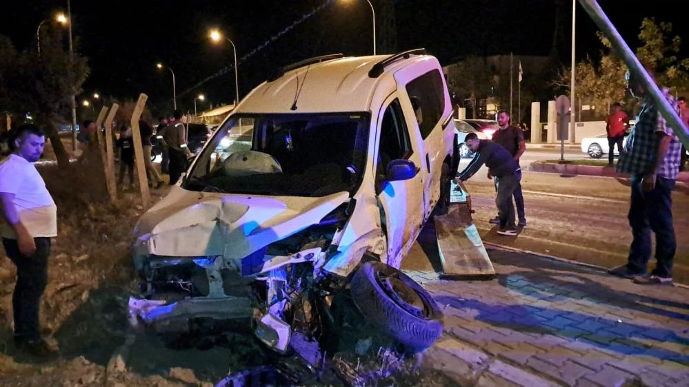 Karaman’da kavşak faciası: Elektrik panosu havaya uçtu!