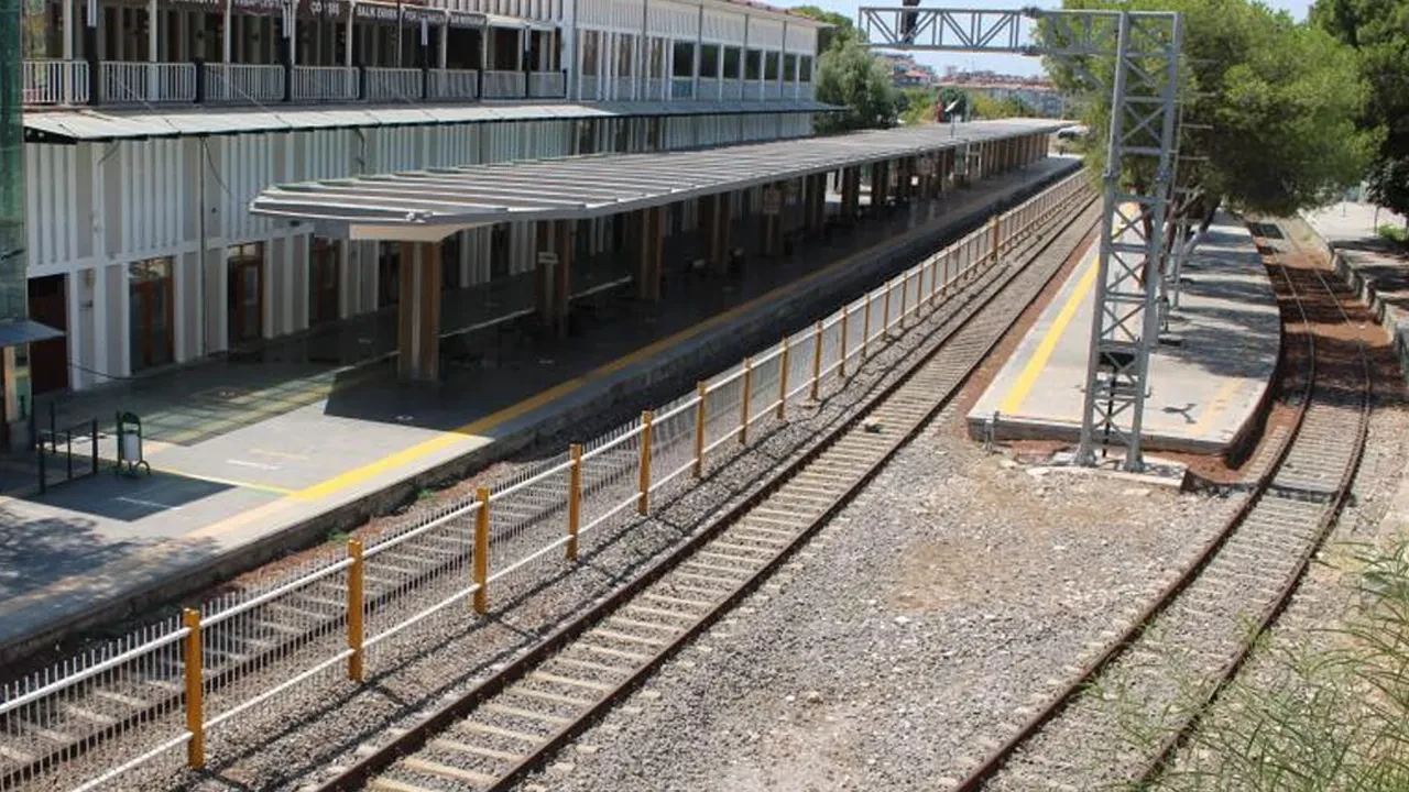 Memurlar iş bıraktı, Aydın'da da tren seferleri durdu