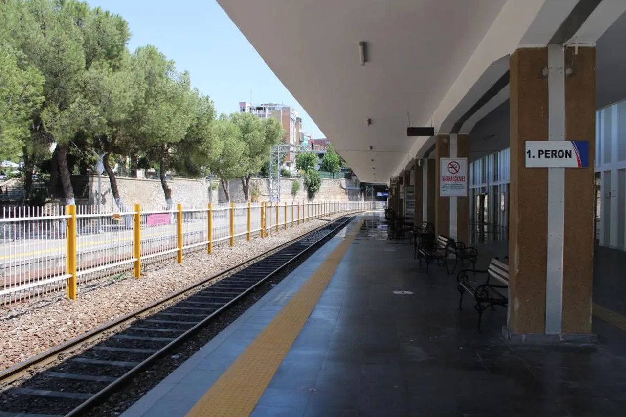 Memurlar iş bıraktı, Aydın'da da tren seferleri durdu