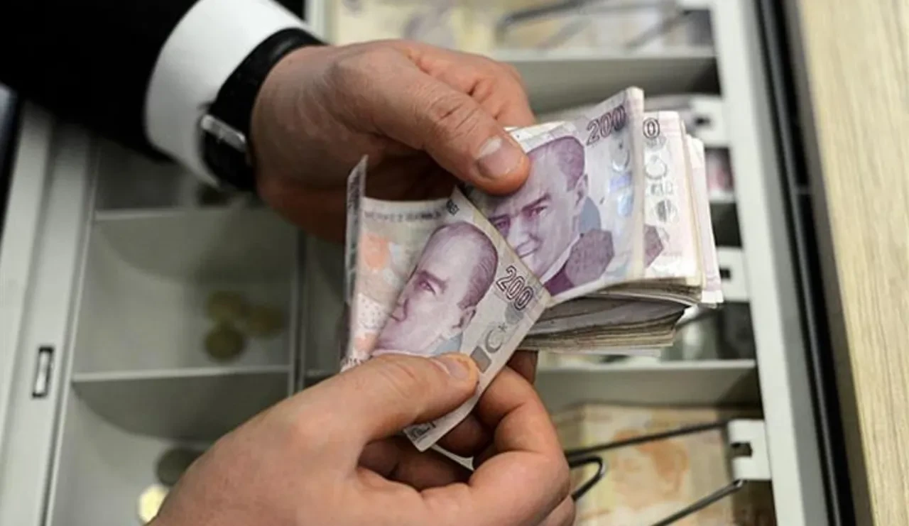 Memurlara yeni 3. zam teklifi belli oldu mu? Gözler saat 18.30'daki görüşmede