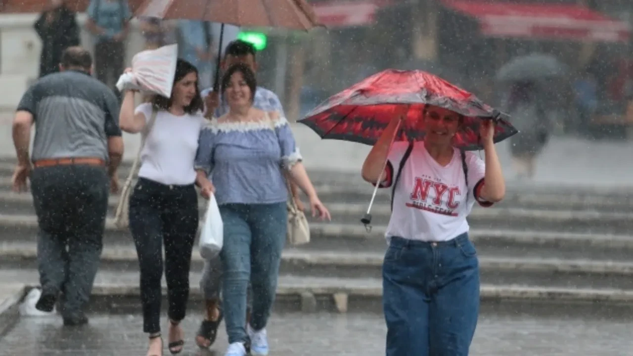Meteoroloji duyurdu: 19 ilde sağanak, 3 ilde kuvvetli rüzgar bastıracak