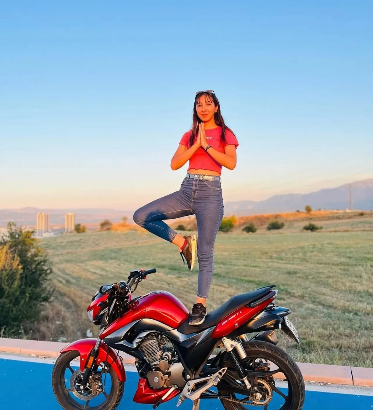 Motosiklet tutkusu canına mal oldu!