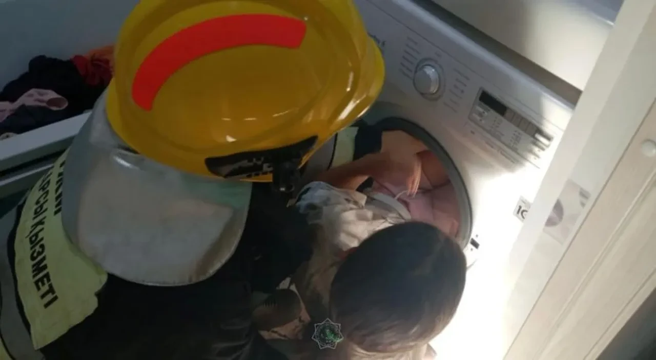 Oyun oynarken çamaşır makinesine sıkıştı, ekipler imdadına yetişti